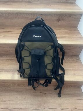 Cannon Deluxe DSLR Camera Backpack in Black/Olive